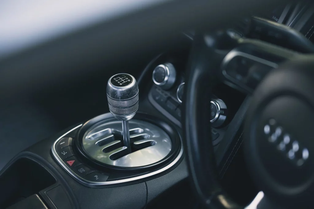 El cambio manual pisa el freno: menos de uno de cada cuatro coches nuevos lo ofrece en 2026 3 Motor16 Audi R8 V8 011 Motor16