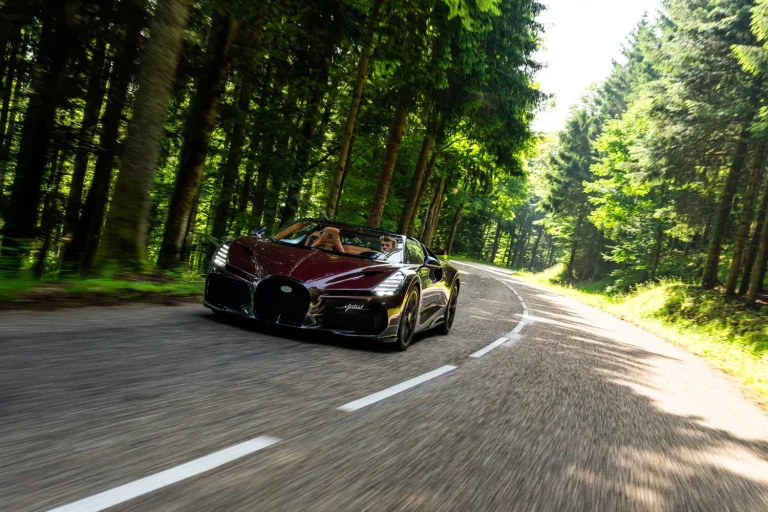 Cada Bugatti W16 Mistral recorre 400 km antes de su entrega 