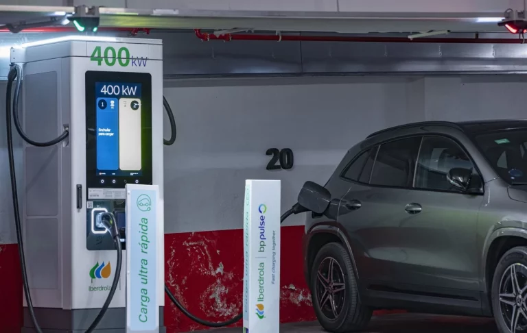 Nuevos cargadores ultrarrápidos de Iberdrola | bp pulse en el centro de Madrid