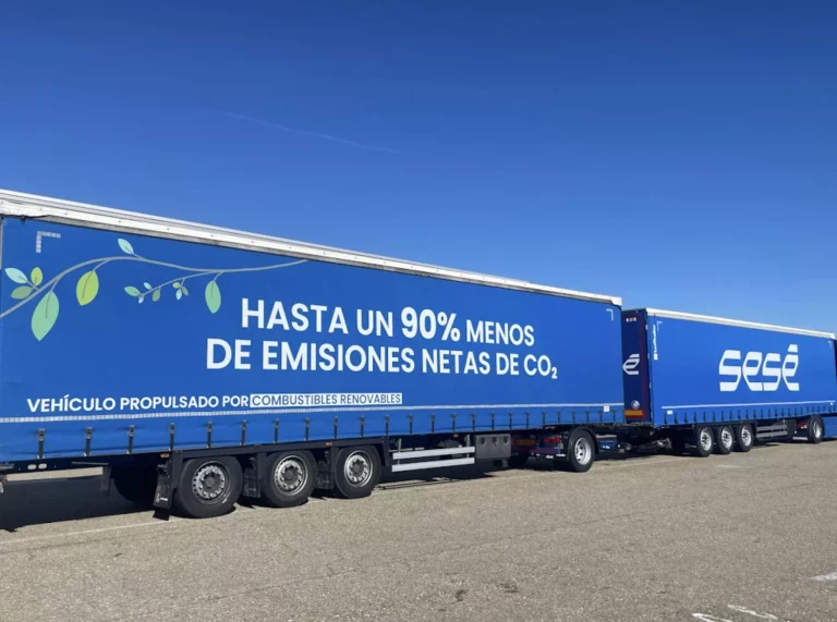 Dúo-Tráiler: el inmenso camión que ya puedes ver por las carreteras españolas. Estas son sus cifras