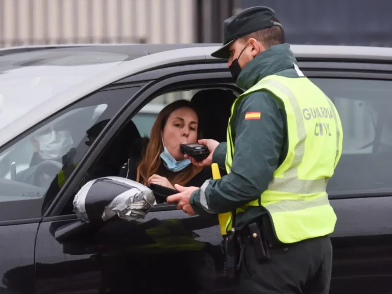 La Guardia Civil pone el punto de mira en este método que tú también utilizas para librarte de los controles y que se ha convertido en una ‘plaga’