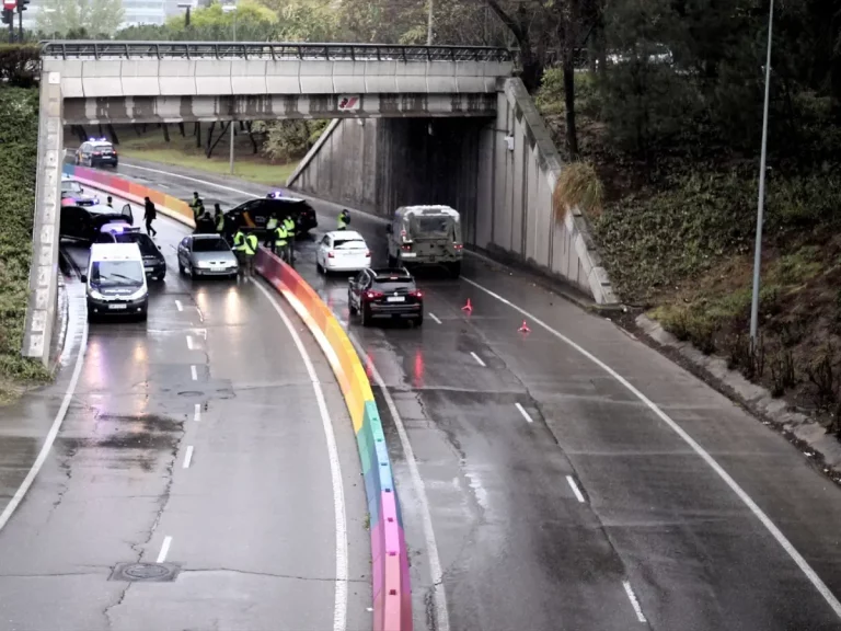 Cuidado si vas de copiloto: La Guardia Civil vigila esta costumbre tan común como ilegal