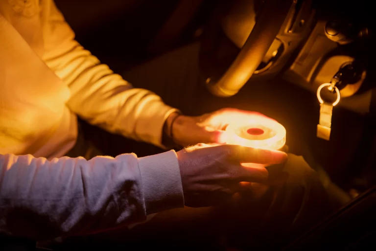 ¿Ya tienes la baliza V16 que exige la DGT? Pues tírala, porque acaban de presentar un nuevo modelo que vas a querer tener