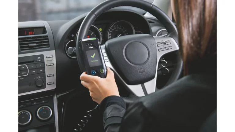 «Si bebes, no arrancas», la campaña de Dräger que impulsa el alcoholímetro obligatorio