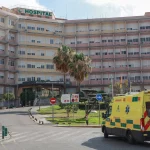 El nuevo RD 518/2026 del RGC que restringe aparcar en colegios y hospitales desde el 1 de octubre