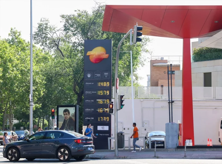 Repsol pone 10.000 euros en juego cada día para los que reposten en sus gasolineras