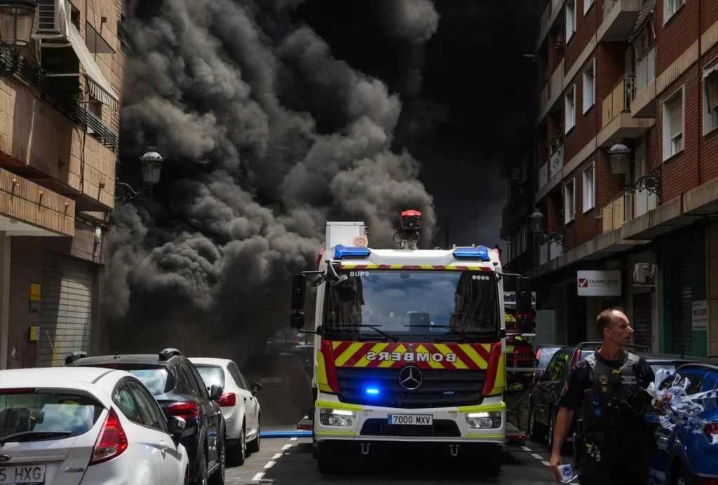 El parque de bomberos que apuesta por camiones eléctricos y da la espalda a los diésel: "No vamos a tardar en arrepentirnos" 1 Motor16 incendio coche