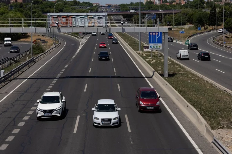 La DGT propone nuevas reglas para que puedas conducir tu coche: y pasan por tocarte el bolsillo una vez más