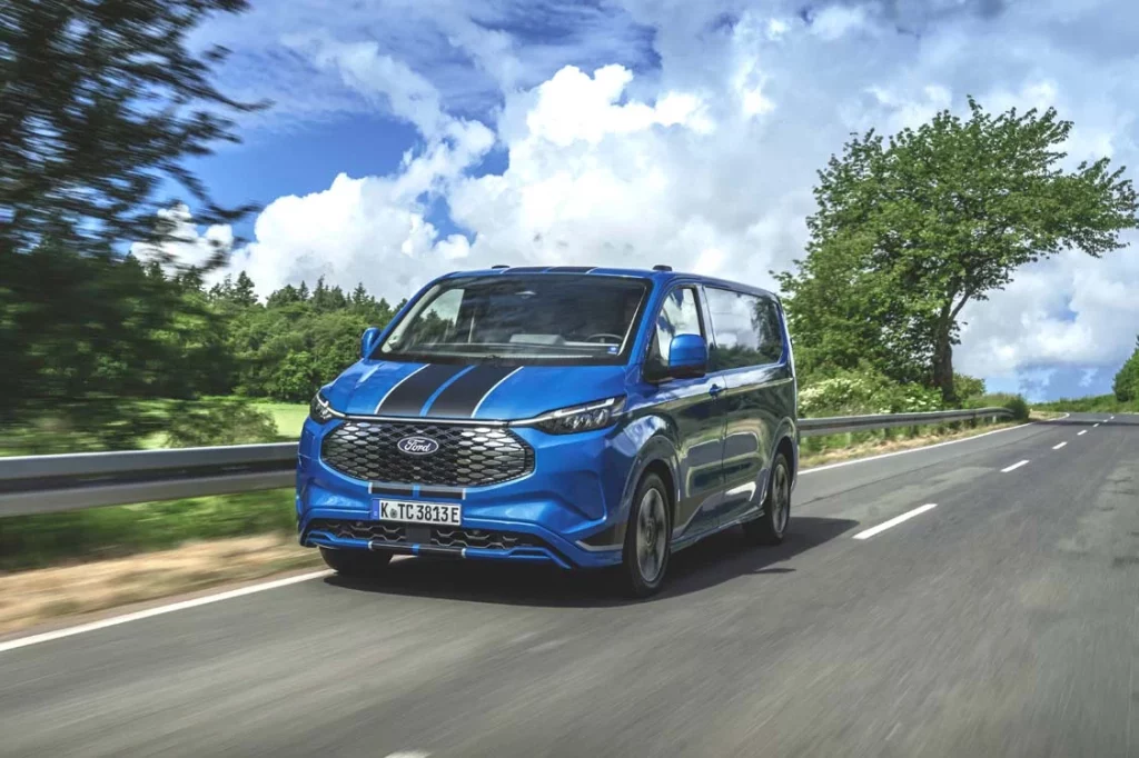 Ford Pro Telematics Drive: nuevas funciones para una gestión de flotas más eficiente 1 Motor16 Ford E Transit Custom 4x4 4 Motor16