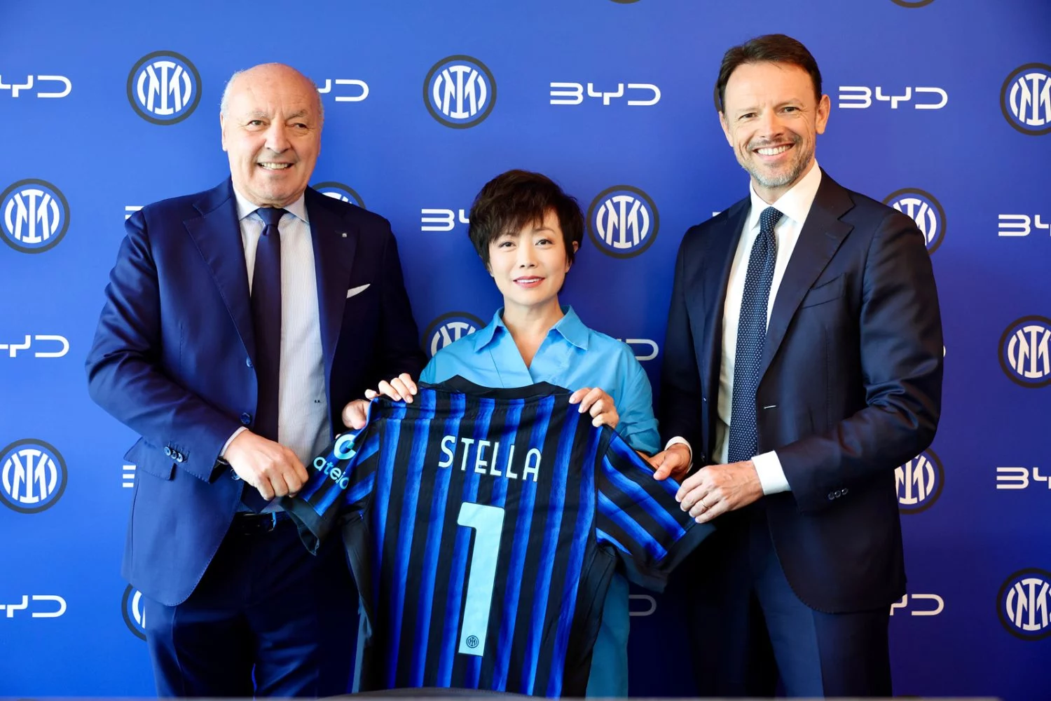 BYD cambia su estrategia en Europa: fabricará todos sus eléctricos y apuntala los híbridos enchufables