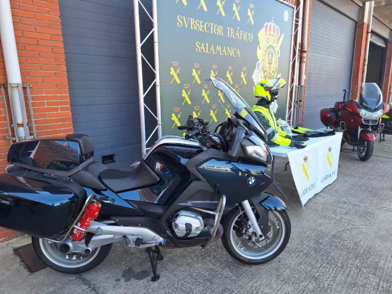 3 pistas infalibles que te ayudarán a detectar una moto camuflada de la Guardia Civil de Tráfico