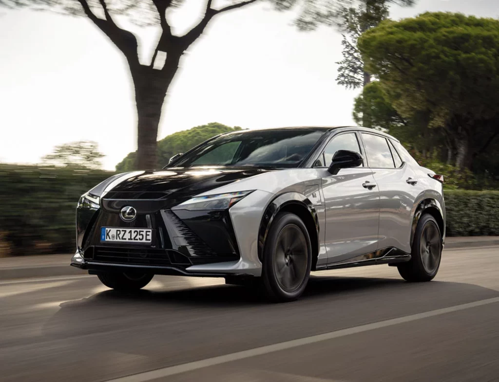 Los doce finalistas del premio Coche del Año ABC 2026: una batalla entre innovación eléctrica y versatilidad 9 Motor16 LEXUS RZ Motor16