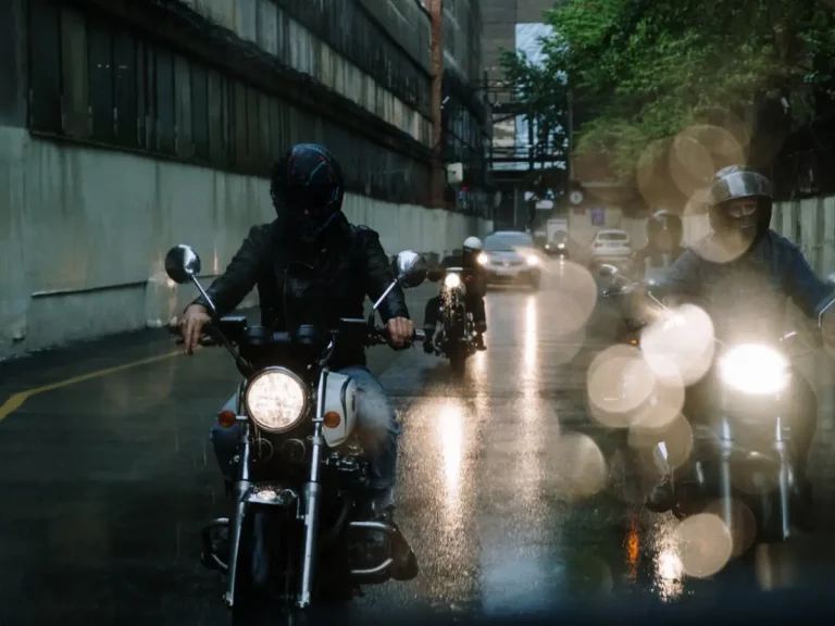 El nuevo accesorio que la DGT obliga a llevar a los motoristas en 2026 y con el que Amazon se va a frotar las manos