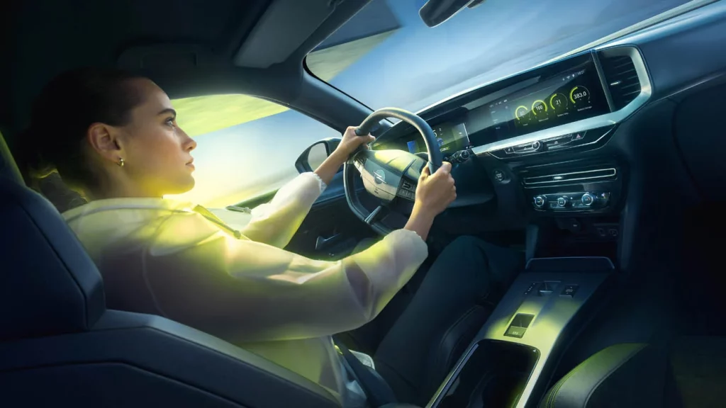 Opel Mokka GSE: El B-SUV eléctrico con espíritu de competición 4 Motor16 2025 Opel Mokka GSE. Imagen interior.