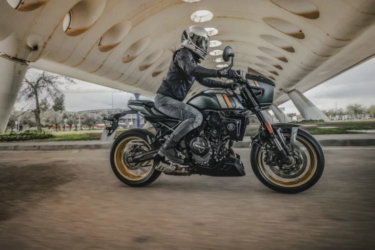 Nueva Suzuki GSX-8TT. Pasión por lo retro