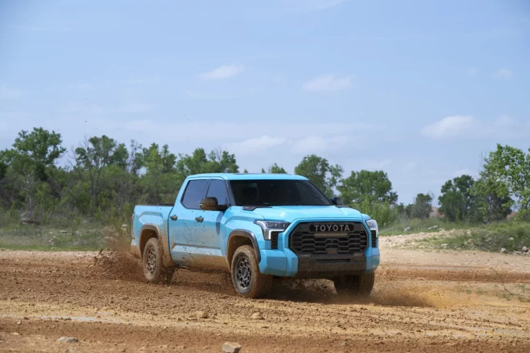 El Toyota Tundra 2026 combina la potencia de un Mercedes-AMG GT 53 y las capacidades 4×4 de un Clase G… o casi