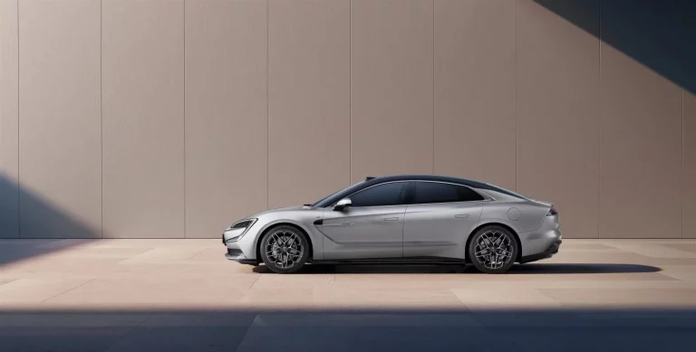 BYD somete el Yangwang U7 a 350 cargas ultrarrápidas en 8 días para validar la batería Blade Battery 2.0