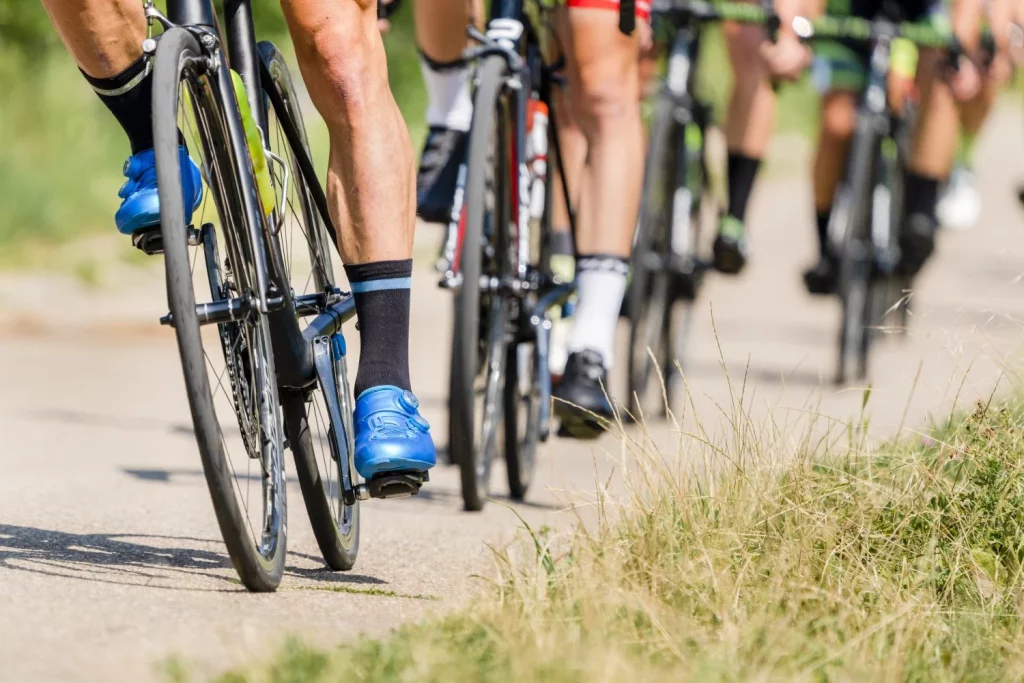 Señal S-891: la novedad de la DGT que afecta a quienes van en bicicleta y en ciclomotor 2 Motor16 ciclistas