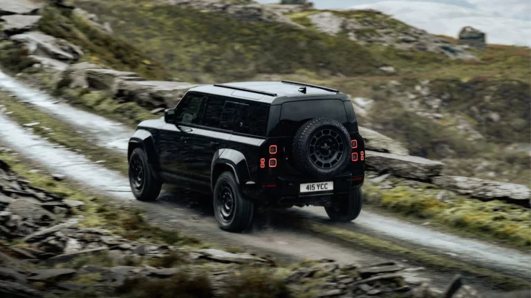 Defender Octa Black: El 4×4 extremo de lujo se viste de negro