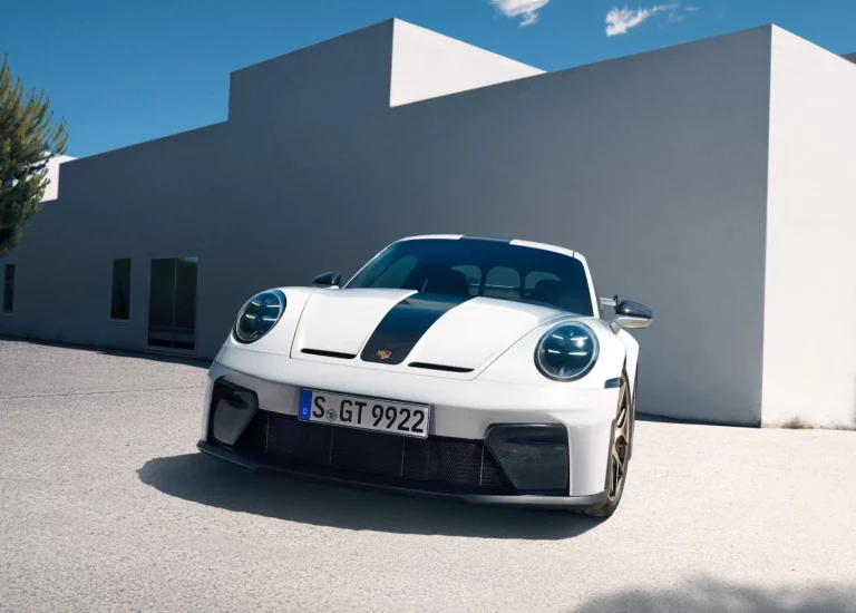 El impresionante deportivo de casi 300.000 euros con el que Nico Williams no podrá ir a entrenar a la Ciudad Deportiva Joan Gamper