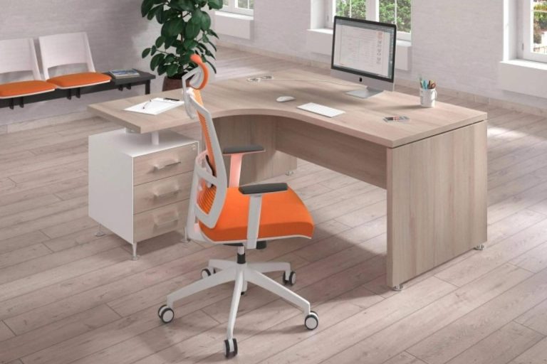 Ofiprix destaca los beneficios de alternar posturas laborales con sus escritorios elevables