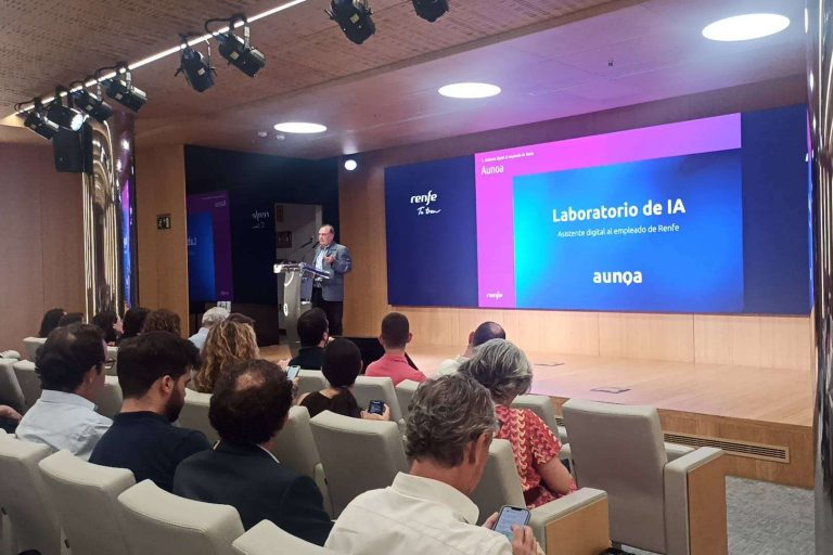 Renfe elige Aunoa para implementar un asistente conversacional inteligente para sus empleados