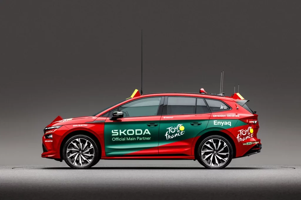 Chris Froome, nuevo embajador de Škoda: el cuádruple campeón del Tour de Francia debuta en la presentación del Peaq 3 Motor16 skoda auto celebra 130 anos de historia en su 22 a participacion como patrocinador principal del tour de francia 9 Motor16
