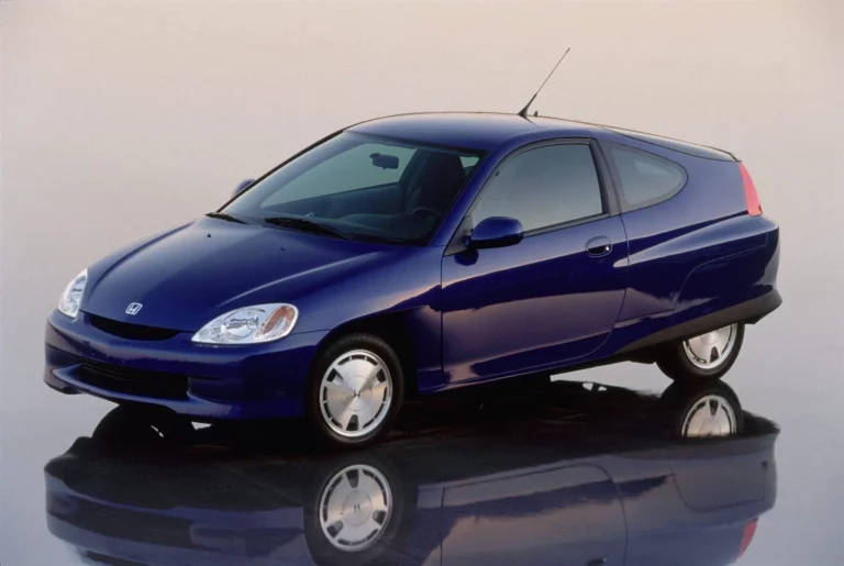 Cuando tu sueño es comprar un Honda Insight para dar 40 vueltas al mundo