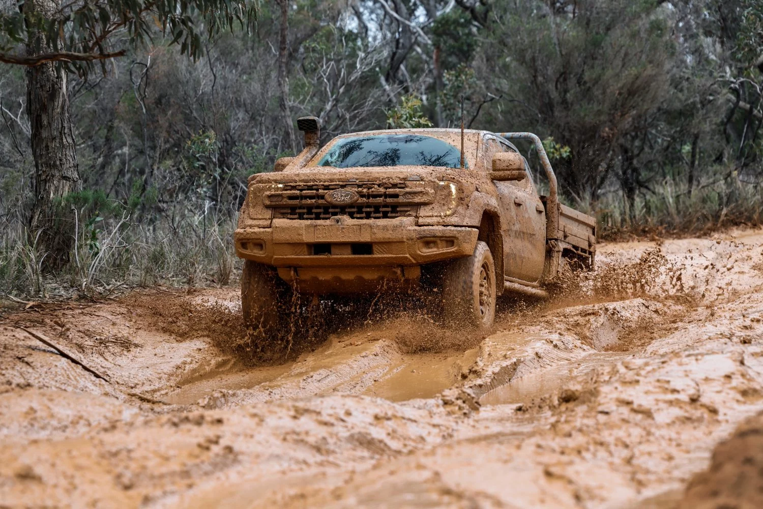 Ford lleva al extremo a la Ranger Super Duty: ¡600 kilos de lodo no la frenan! - Autocosmos