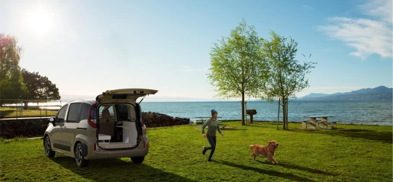 El práctico Toyota Sienta se convierte en el camper de Ikea desde 1.000 euros