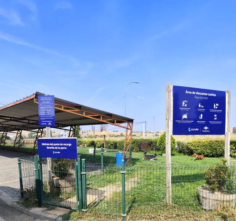 Zunder revoluciona la movilidad eléctrica: primera estación de carga en España con área para perros