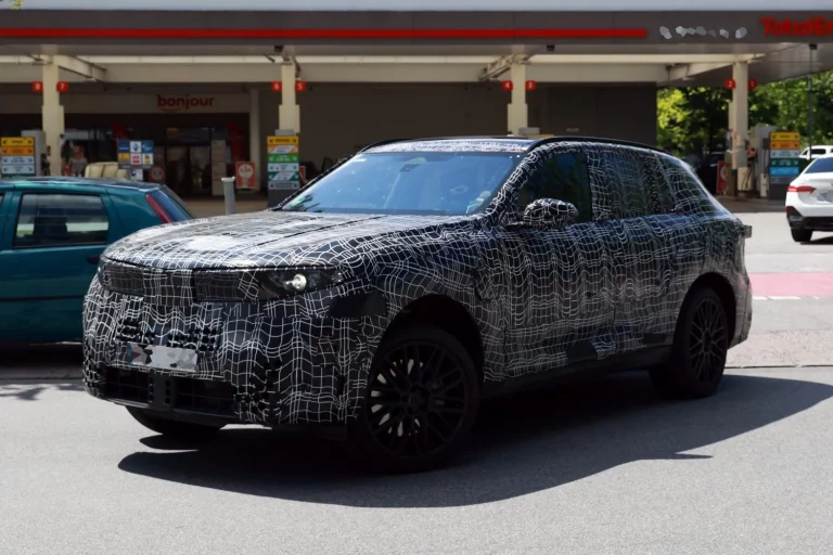 Unas fotos espía revelan el interior del BMW X5 2027