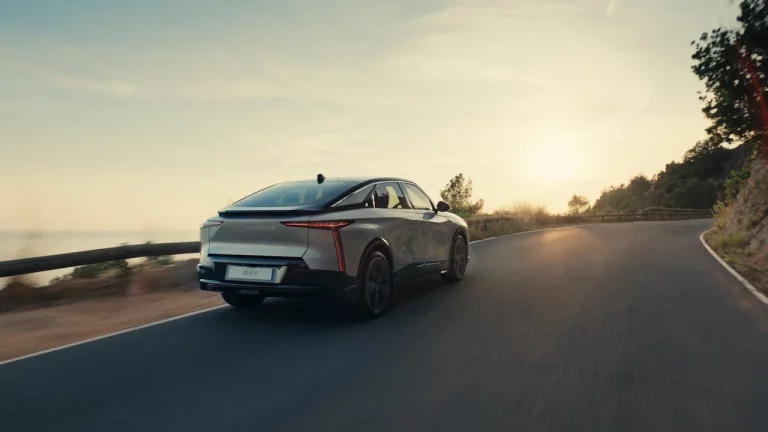 Los viajes ‘non stop’ que el DS Nº8 se ha marcado por Europa para que pierdas el miedo a la autonomía