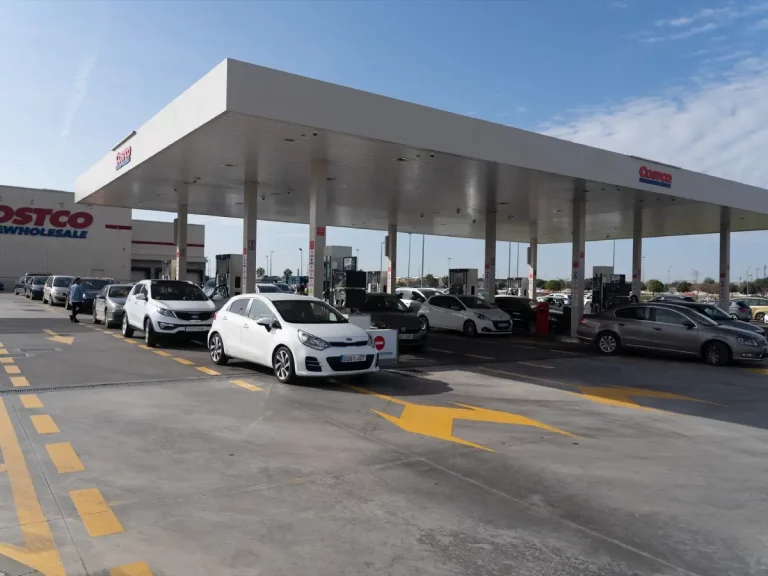 Si crees alguna de estas cosas para ahorrar combustible, estás equivocado