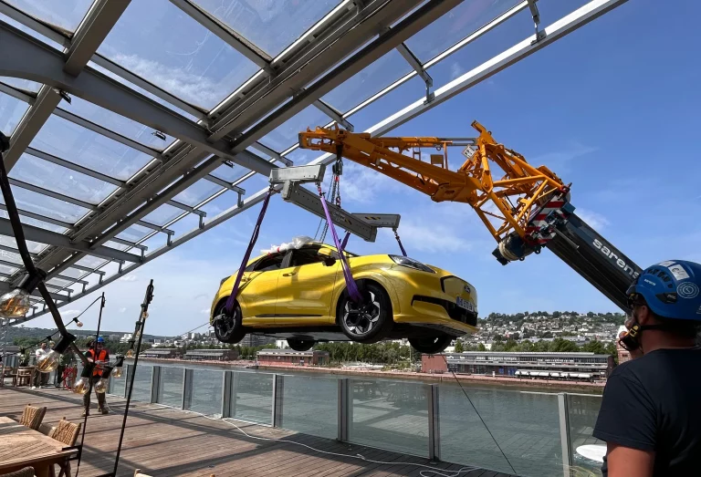 Ford Puma Gen-E: el SUV eléctrico que desafía lo imposible al subir hasta lo más alto de un edificio en Francia