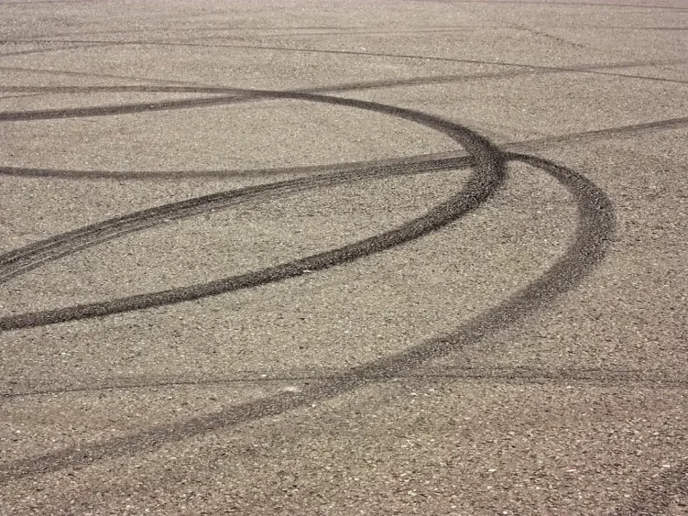 Este mecánico avisa: Mucho cuidado con seguir lo que dice cualquiera sobre el líquido de frenos