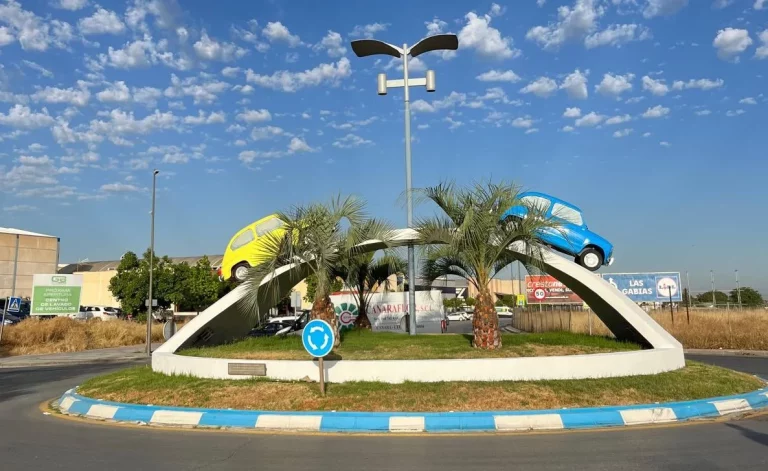 El SEAT 600 vuelve a brillar en su propia rotonda