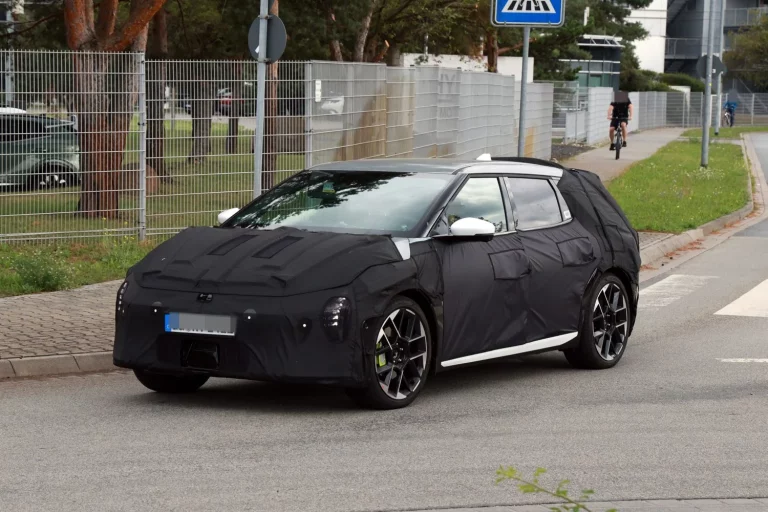 Fotos espía del Kia EV4 GT: ¿El nuevo rey de los compactos eléctricos?