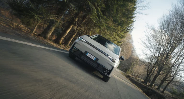 Leapmotor apuesta fuerte con el C10: tracción total, 585 CV, 800 voltios…