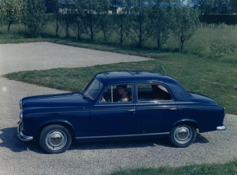 El Peugeot 403, el coche del teniente Colombo, cumple 70 años