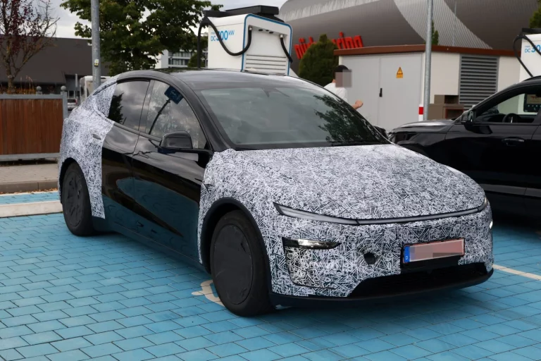 Fotos espía del Tesla Model Y L de 7 plazas