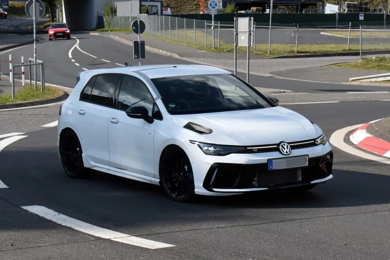 Volkswagen está preparando un Golf R ‘atómico’