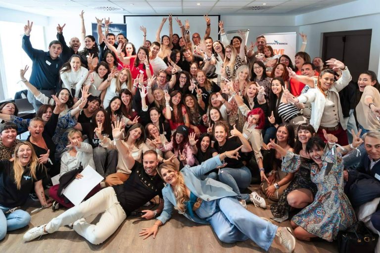 Descubrirse a uno mismo, ayudar a otros y vivir de ello; así lo hace este instituto con 95% recomendación