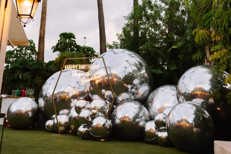 Las esferas gigantes; innovación en decoraciones con globos