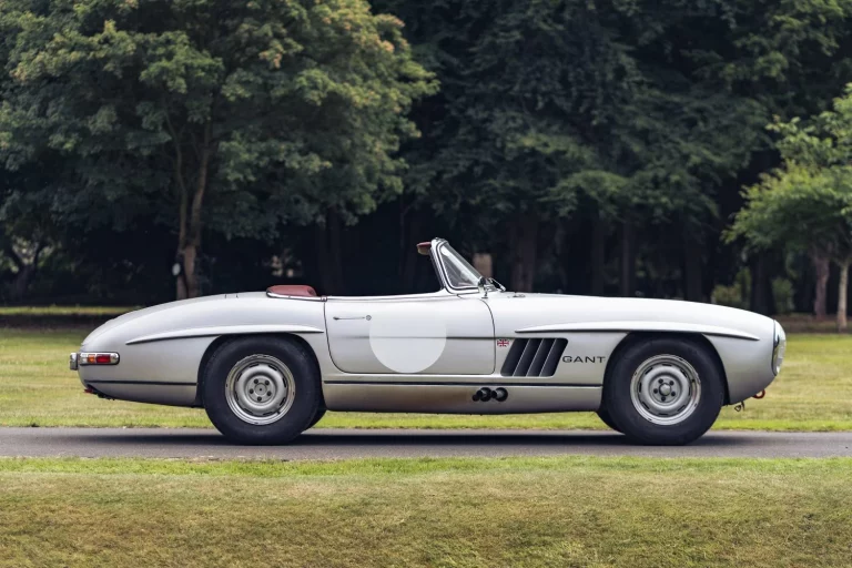 Este Mercedes 300 SL Roadster de 1963 busca nuevo dueño