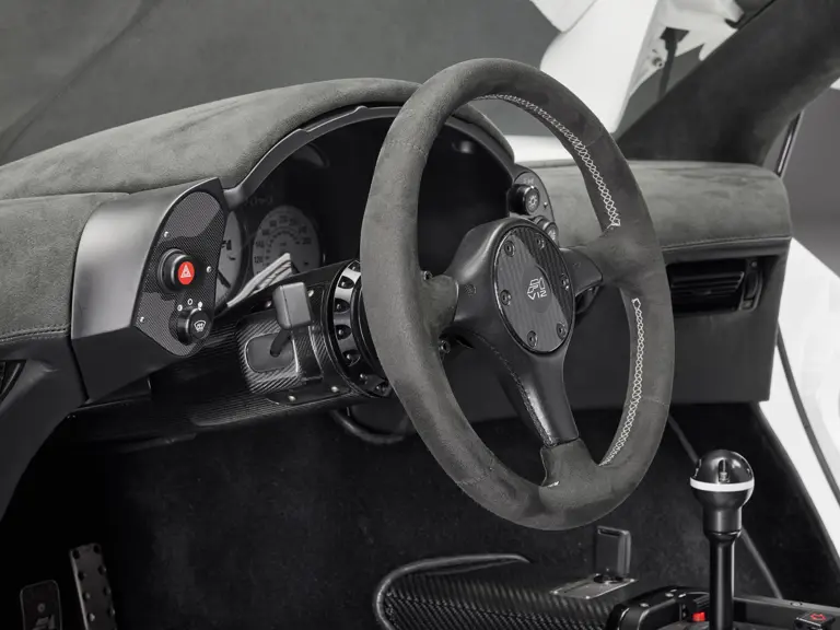 Este McLaren F1 con sangre real y siete dueños te busca: 20 millones tendrán la culpa 39 Motor16 1994 McLaren F1 RM Sothebys 12 Motor16