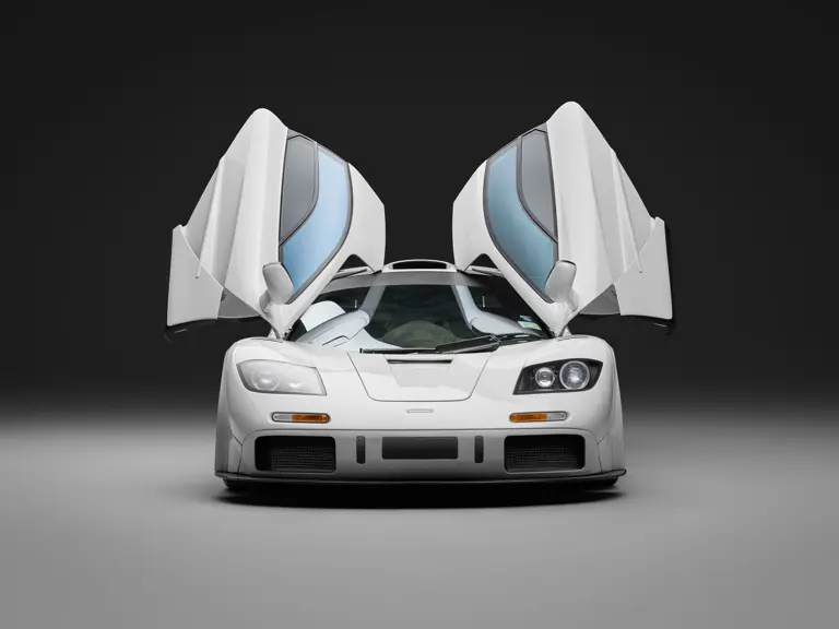 Este McLaren F1 con sangre real y siete dueños te busca: 20 millones tendrán la culpa 6 Motor16 1994 McLaren F1 RM Sothebys 28 Motor16