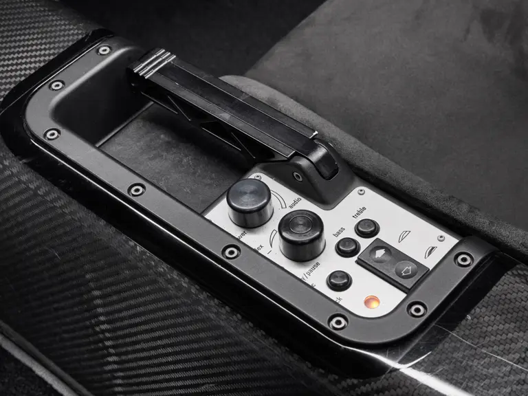 Este McLaren F1 con sangre real y siete dueños te busca: 20 millones tendrán la culpa 47 Motor16 1994 McLaren F1 RM Sothebys 35 Motor16