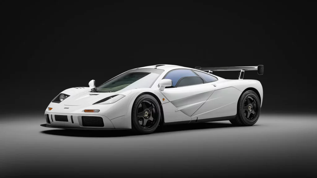 Este McLaren F1 con sangre real y siete dueños te busca: 20 millones tendrán la culpa 1 Motor16 1994 McLaren F1. RM Sotheby's. Imagen delantera.