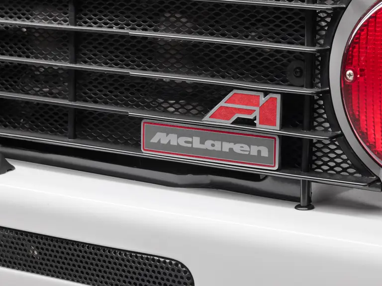 Este McLaren F1 con sangre real y siete dueños te busca: 20 millones tendrán la culpa 32 Motor16 1994 McLaren F1 RM Sothebys 43 Motor16